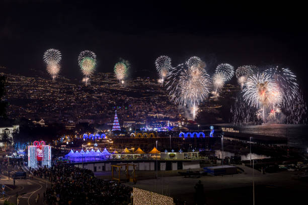 magnificent new year fireworks beginning of year of 2020 in funchal city, madeira island, portugal. - funchal imagens e fotografias de stock