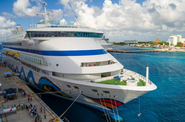 aida vita en el puerto de cozumel - mayan riviera fotografías e imágenes de stock