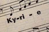 das-wort-kyrie-auf-einer-seite-eines-alten-gebets-und-gesangbuches.jpg?b=1&s=170x170&k=20&c=Jx4Bw-Vnv3CXPKPppTha-Y9bH-x0Hn85x8fgJ0SFph0=