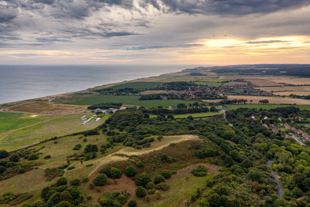 ノーフォークのマックルバラ・ヒルとワイボーン村の空中写真、シェリンガムに向かう - landscape scenics beach uk ストックフォトと画像