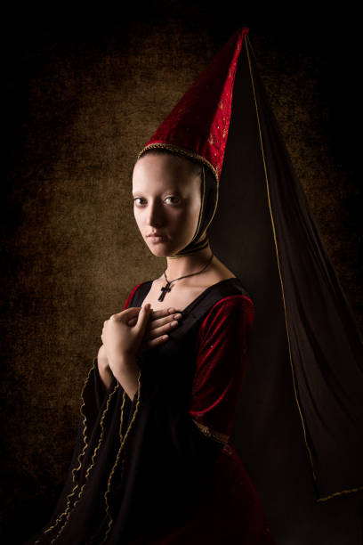 beauté de femme du moyen âge, modèle médiéval d'histoire de jeune fille, portrait historique démodé - princess queen nobility glamour photos et images de collection