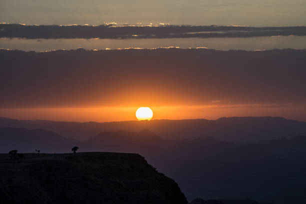 zachód słońca na wyżynach lalibela, etiopia - ethiopian highlands zdjęcia i obrazy z banku zdjęć