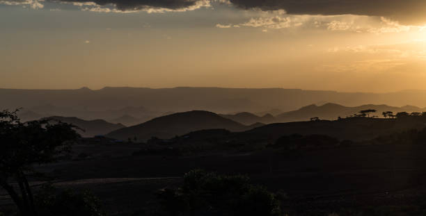 zachód słońca na wyżynach lalibela, etiopia - ethiopian highlands zdjęcia i obrazy z banku zdjęć