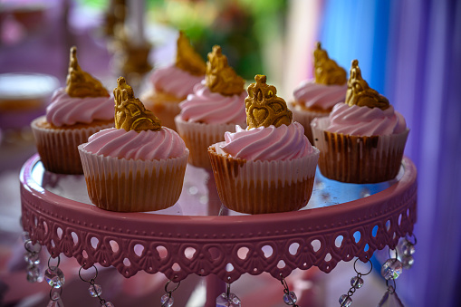Cupcakes on decorative stands with glass crystal decoration