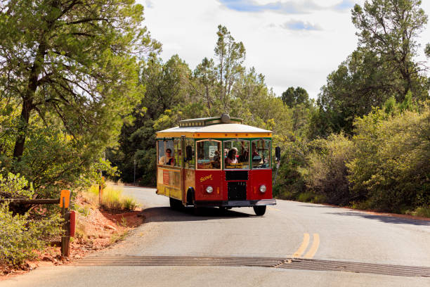 セドナトロリーバス - trolley bus ストックフォトと画像