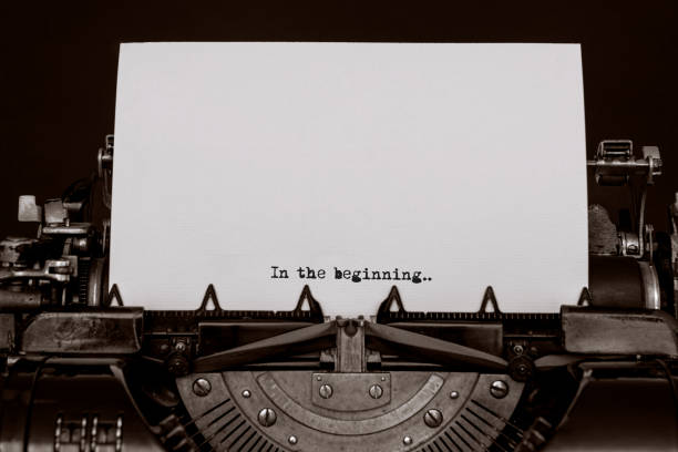 all'inizio - typewriter typing beginnings blank foto e immagini stock