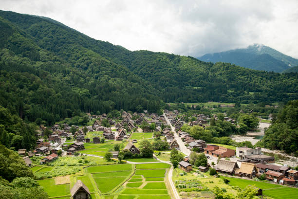 谷の日本の村 - 村 ストックフォトと画像