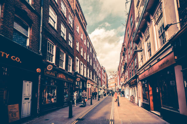 istock Avenue, London 1197074000