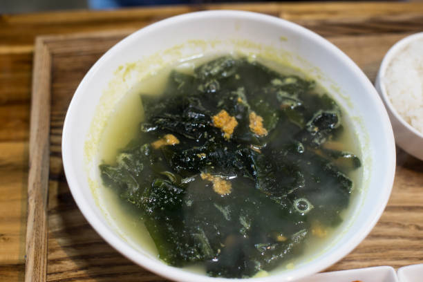 korean cuisine, miyeokguk seaweed soup. sea urchin seaweed soup - green sea urchin fotos imagens e fotografias de stock