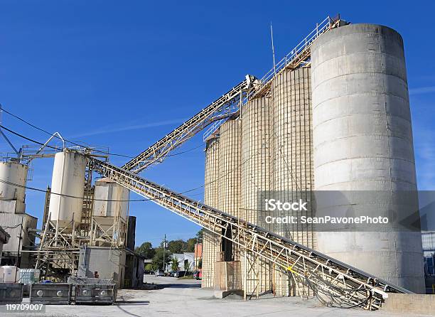 Planta De Cemento Foto de stock y más banco de imágenes de Cemento - Cemento, Fábrica, Fábrica de cemento