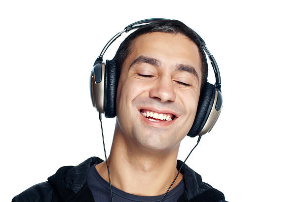 音楽を聴いている若い男性 - 5088 ストックフォトと画像