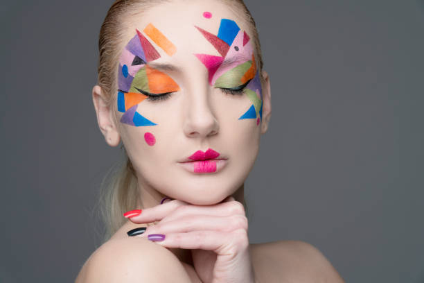 wunderschöne frau mit professionellem make-up - lipstick russian ethnicity fashion model fashion stock-fotos und bilder