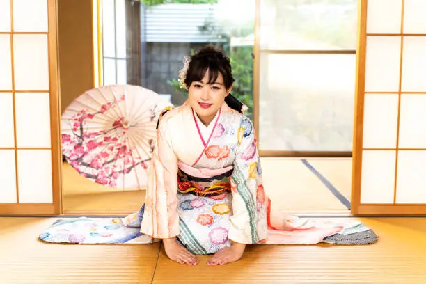 Kimono woman bowing