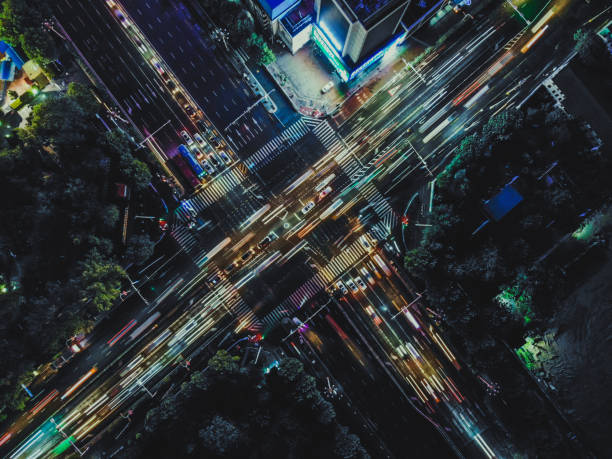 drone point view city street crossing w godzinach szczytu - beijing traffic land vehicle city street zdjęcia i obrazy z banku zdjęć