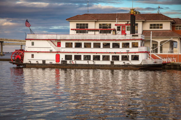 istock Caloosahatchee River in Fort Myers 1197184584