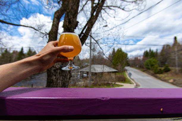 disfrutar de una cerveza en una terraza al aire libre. - 2605 fotografías e imágenes de stock