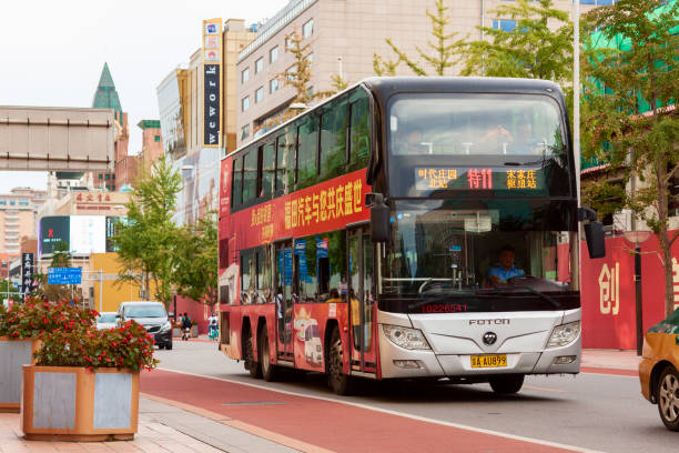 autobus pasażerski w: pekin - beijing traffic land vehicle city street zdjęcia i obrazy z banku zdjęć