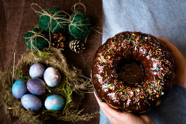 uova di pasqua nel nido - easter nest foto e immagini stock