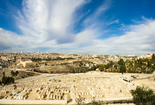 panoramic view to jerusalem old city from mount of olives jewish cemetery. it's the most ancient and important cemetery in israel since first temple period it contains 70,000 tombs some of famous figures in jewish history - jerusalem israel skyline panoramic imagens e fotografias de stock