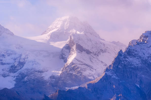 vista panoramica dell'alba delle alpi svizzere, svizzera - jungfraujoch jungfrau bernese oberland monch foto e immagini stock