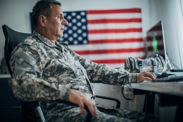 istock An old American soldier works in an office 1197289903