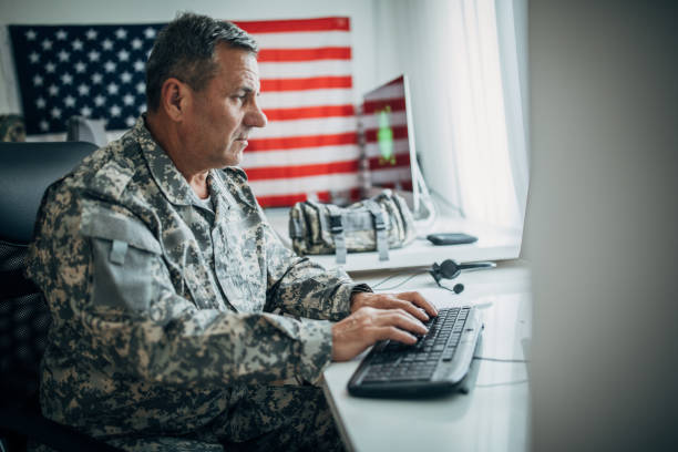 istock An old American soldier works in an office 1197290129