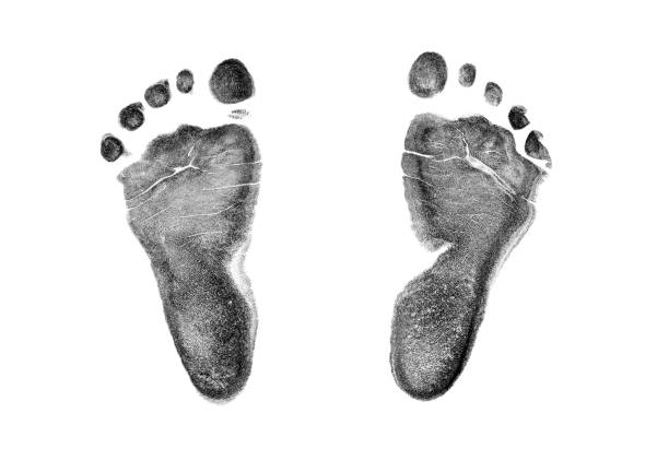 impronta del bambino isolata su sfondo bianco. - black heels foto e immagini stock