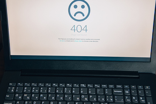Concepto de error del ordenador 404. Portátil de negocios o computadora portátil de oficina photo