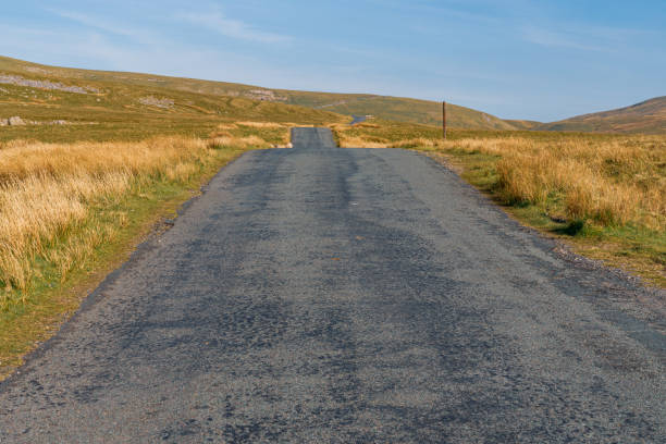 en la carretera b6270 entre birkdale y nateby, cumbria, inglaterra - kirkby stephen fotografías e imágenes de stock