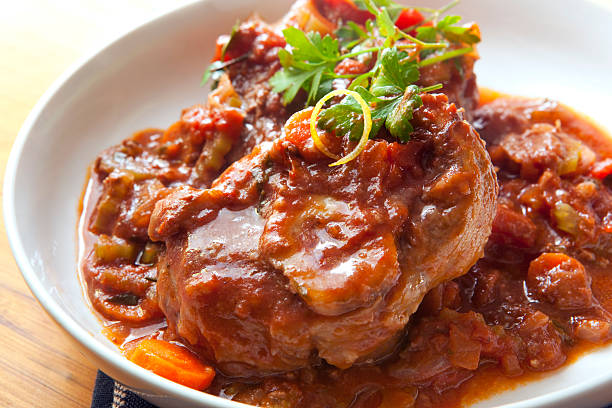 оссобуко - osso buco veal shank cooked стоковые фото и изображения