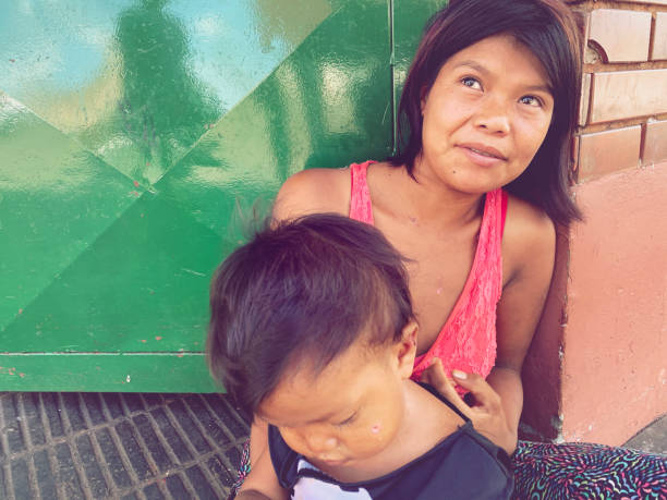 Indigenous mother and daughter portrait Indigenous mother and daughter living in the streets of South America misiones province stock pictures, royalty-free photos & images