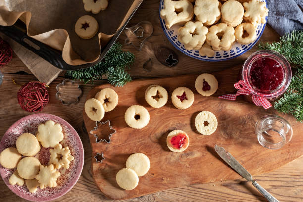 istock Filling Linzer Christmas cookies with red currant marmalade 1197340800