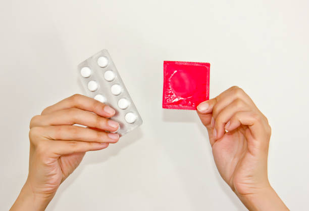 gesundheit und medizin - contraceptive pill birth control pill sex education stock-fotos und bilder