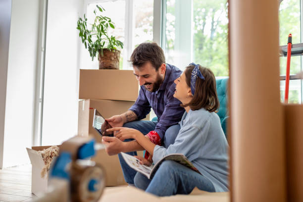 istock Couple moving in new flat 1197369569