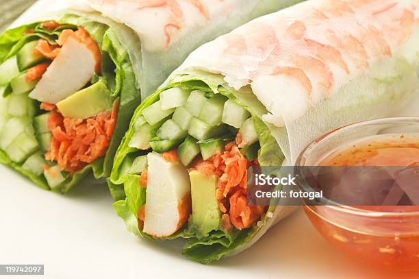 Garnelensalat Sushi Roll Stockfoto und mehr Bilder von Avocado - Avocado, Chilisoße, Dip