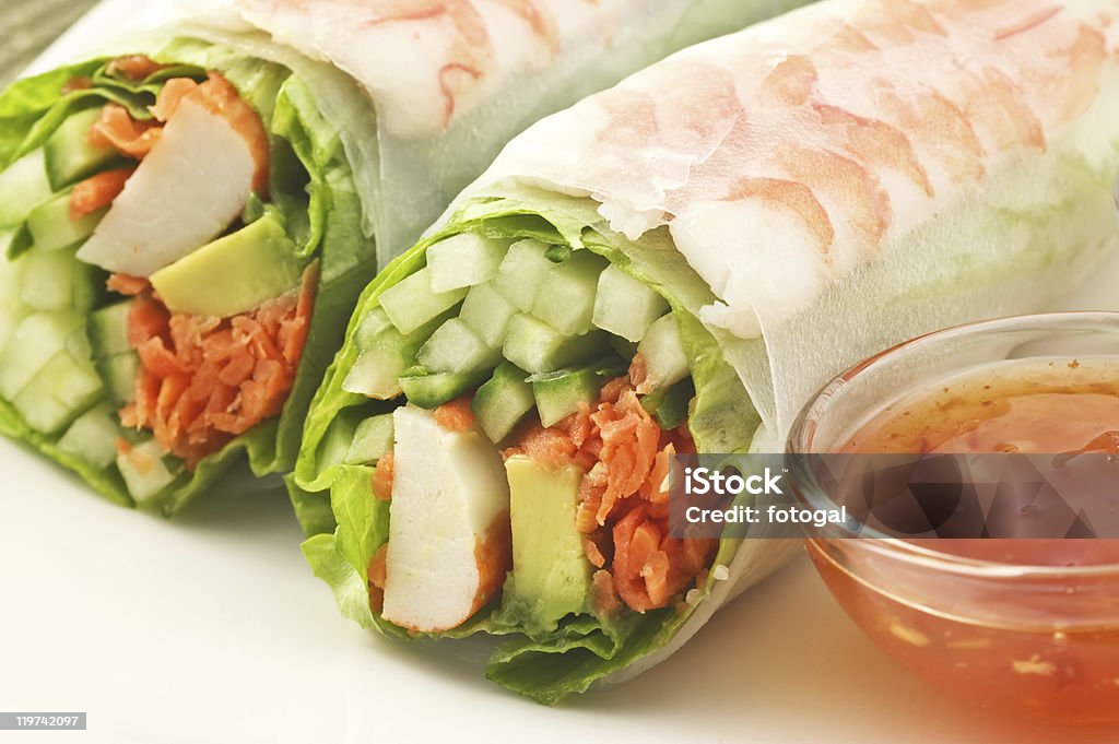 Салат из креветок sushi roll - Стоковые фото Авокадо роялти-фри