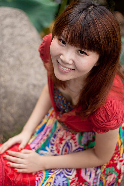 istock look up girl 119742560