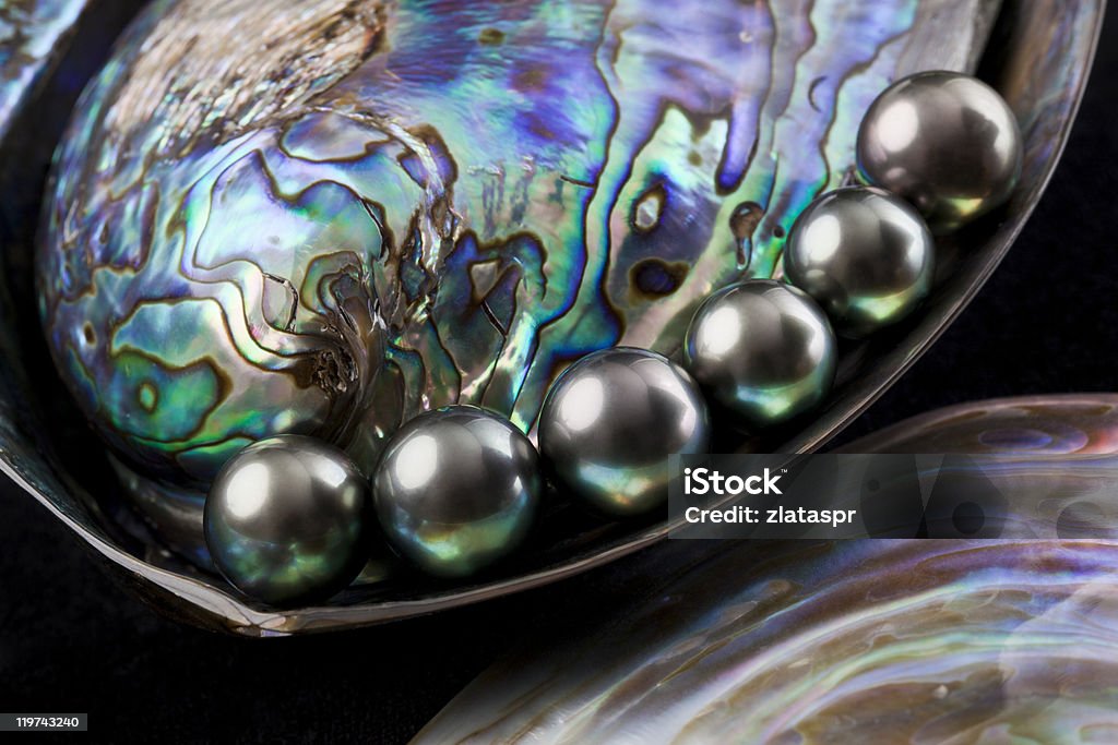 Un evento réplica Positivo Perlas Al Mar Foto de stock y más banco de imágenes de Perla negra - Perla  negra, Collar de perlas - Joyas, Perla - iStock