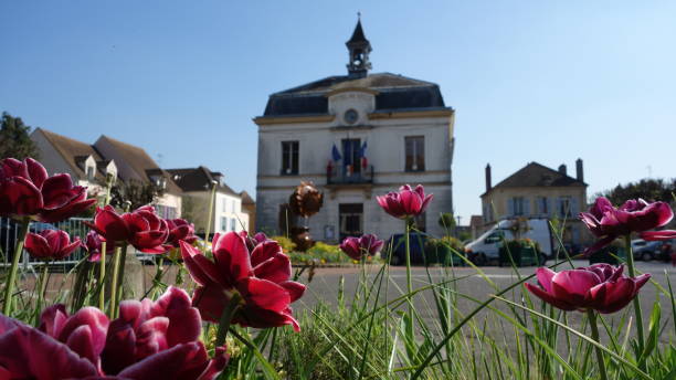 Auvers-sur-Oise Town hall, France The town hall made famous by Vincent Van Gogh auvers sur oise photos stock pictures, royalty-free photos & images