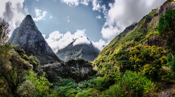 istock Landscape_La Meeting 1197470113