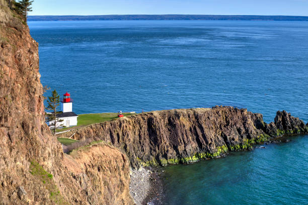 lighthouse on cape d'or, nova scotia, canada - horizontal nova scotia bay of fundy bay imagens e fotografias de stock