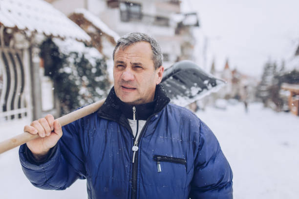 istock Old man with a snow shovel 1197480457
