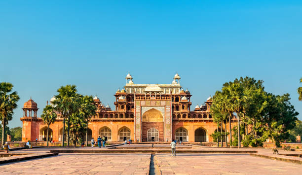 tombe d'akbar le grand au fort de sikandra à agra, inde - akbar the great photos et images de collection