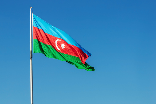 Bandera de Azerbaiyán en el cielo azul. photo