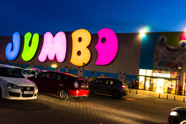 centrum handlowe jumbo. sklep z rz00- ą. wielki znak, grecka marka, logo jumbo store w bukareszcie, rumunia, 2020 - shopping mall supermarket store sign zdjęcia i obrazy z banku zdjęć