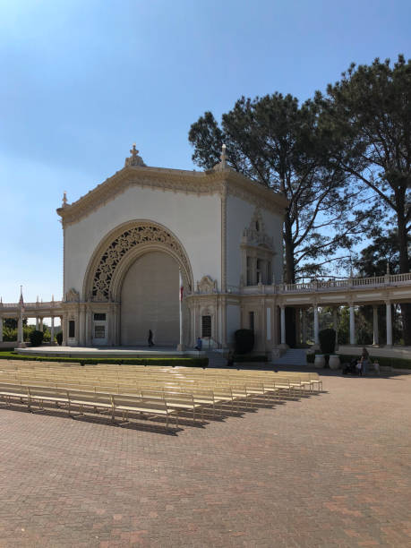 maison en plein air spreckels organ pavillion dans le parc balboa. - reflection tranquil scene photography blue photos et images de collection