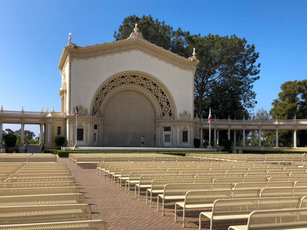 maison en plein air spreckels organ pavillion dans le parc balboa. - reflection tranquil scene photography blue photos et images de collection