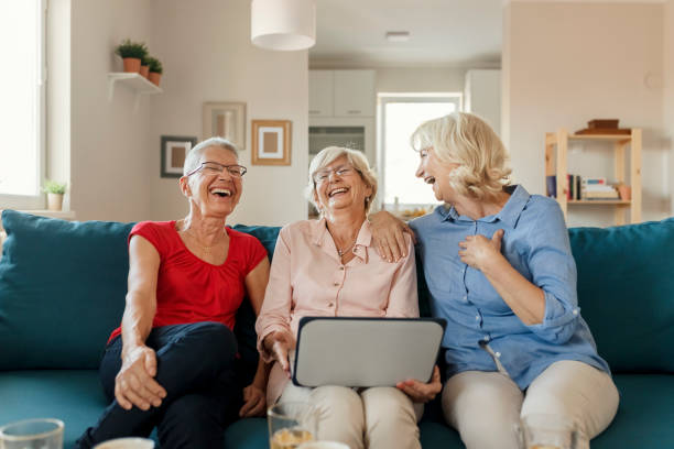 istock The world online is fascinating 1197530068