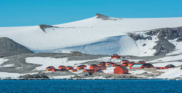 Argentine Esperanza Station in the Antarctic. Esperanza base is a permanent, all year-round Argentine research station in Hope Bay, Trinity Peninsula, Antarctica. place of research stock pictures, royalty-free photos & images