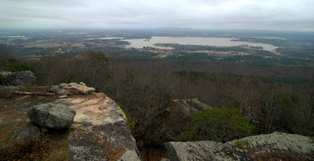 istock Weiss Lake and Lookout Mountain 1197552939